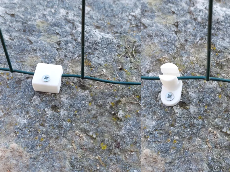 Wire fence clips
