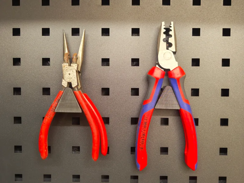 Pliers holder for square hole peg board