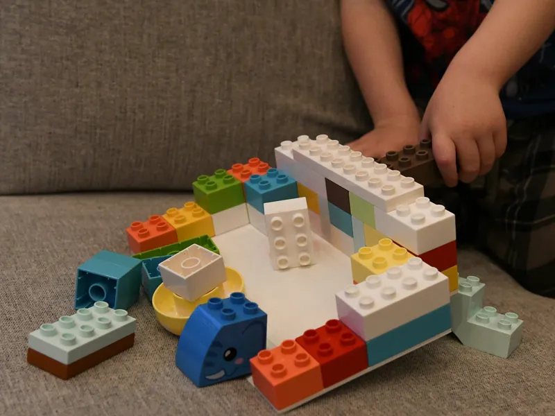 Duplo scoop / brick shovel