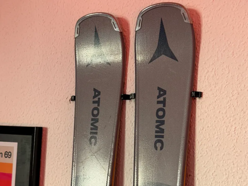 Ski Halterung für die Wand