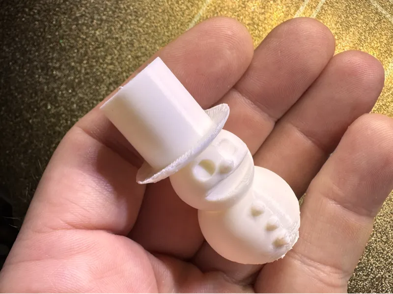 Snowman for self-coloring for the Christmas Tree