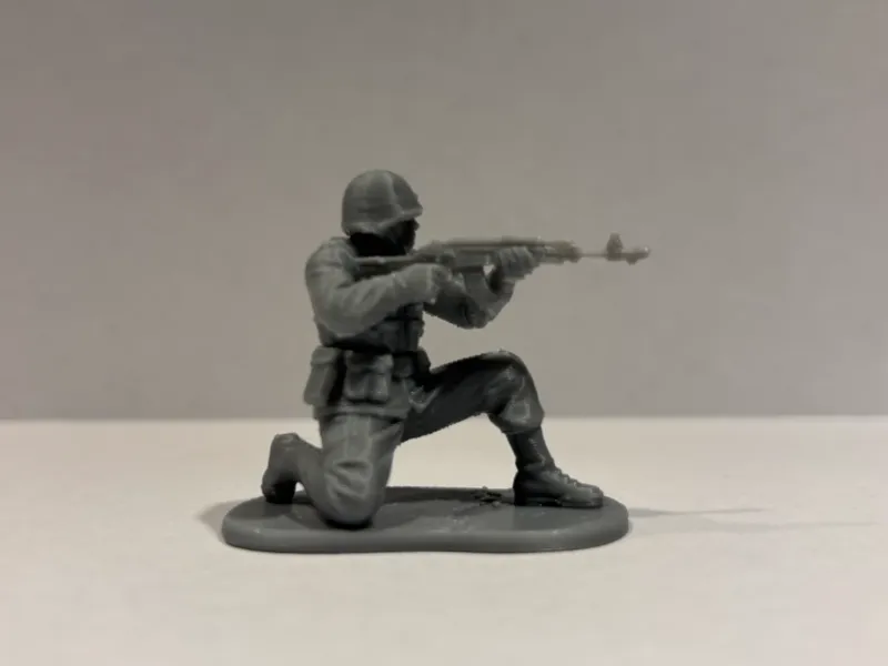 USSR (SOVIET) SOLDIER IN SITTING DOWN POSITION