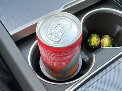 Tesla 3 highland Redbull holder