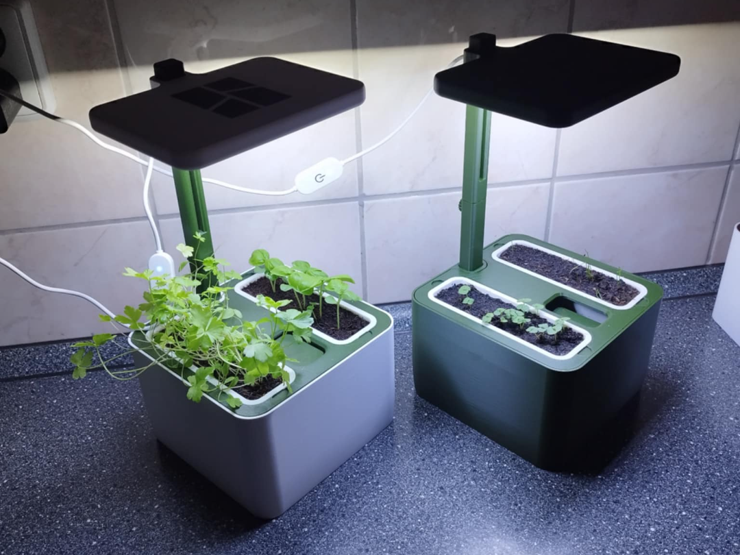 Self-Watering Planter with Adjustable LED Light