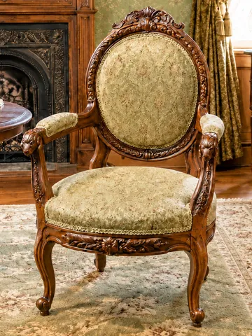 Figura decorativa: Miniature Bergere Chair with Rams Heads — vista de referencia 2