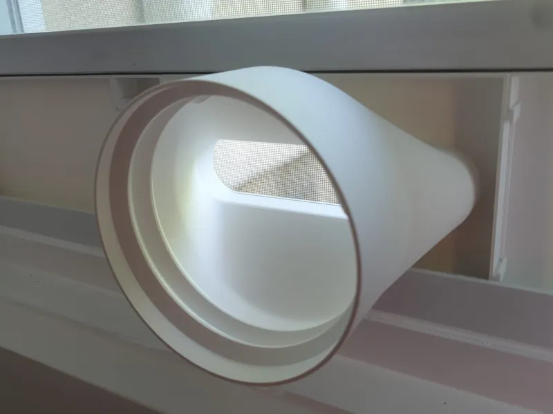 150mm exhaust hose adapter built into middle panel