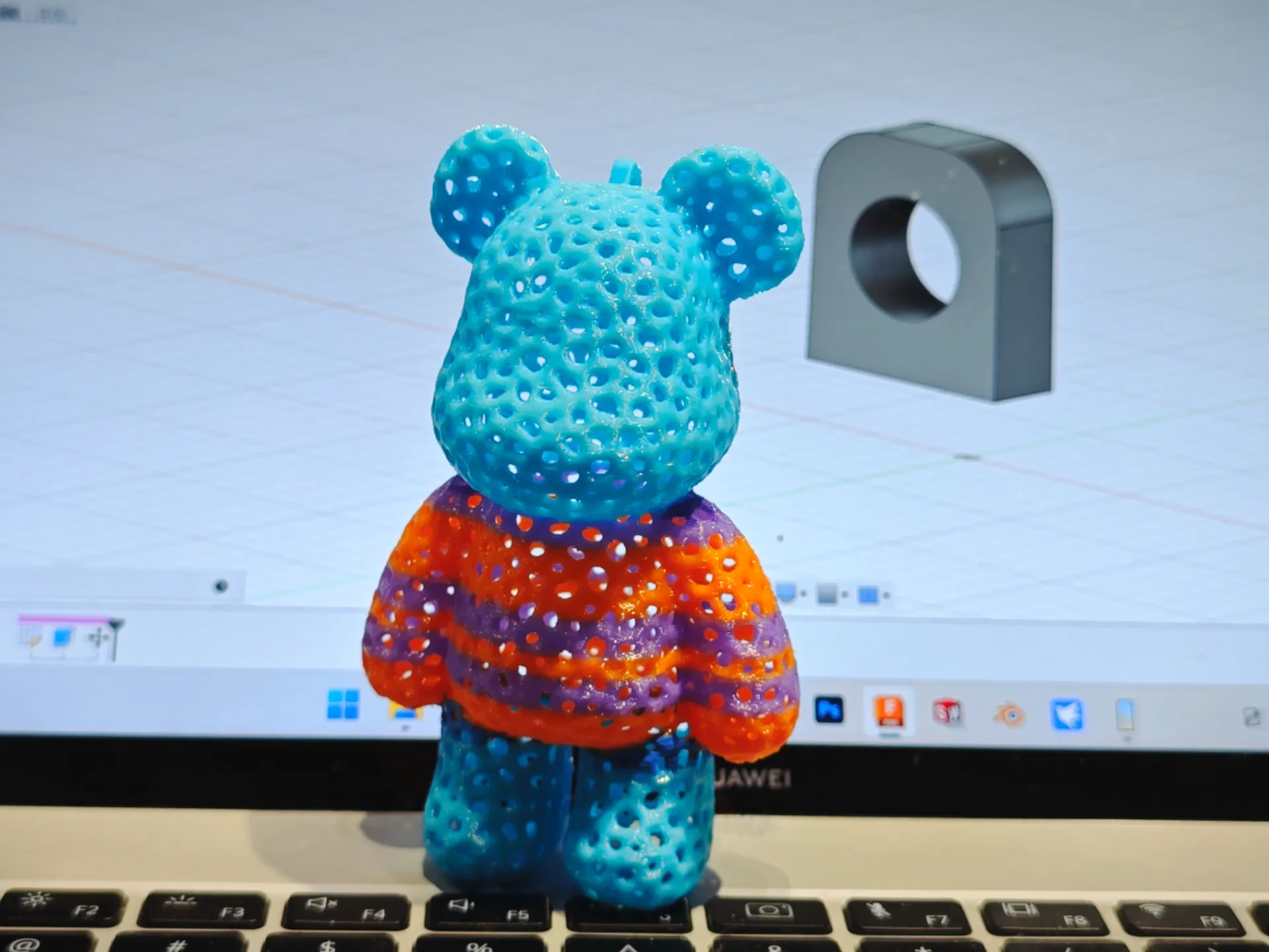 Model rings turn ornaments into pendants