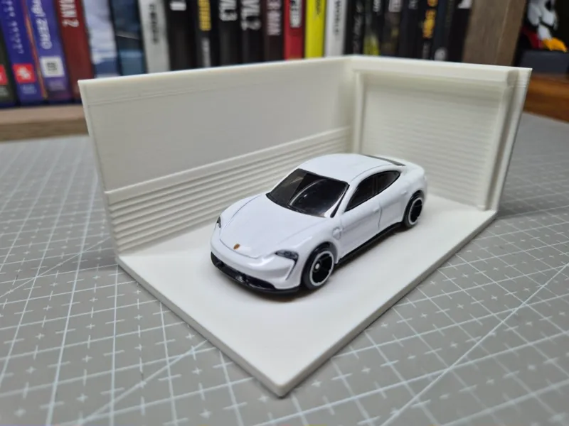Diecast Car Garage Model (1:64)