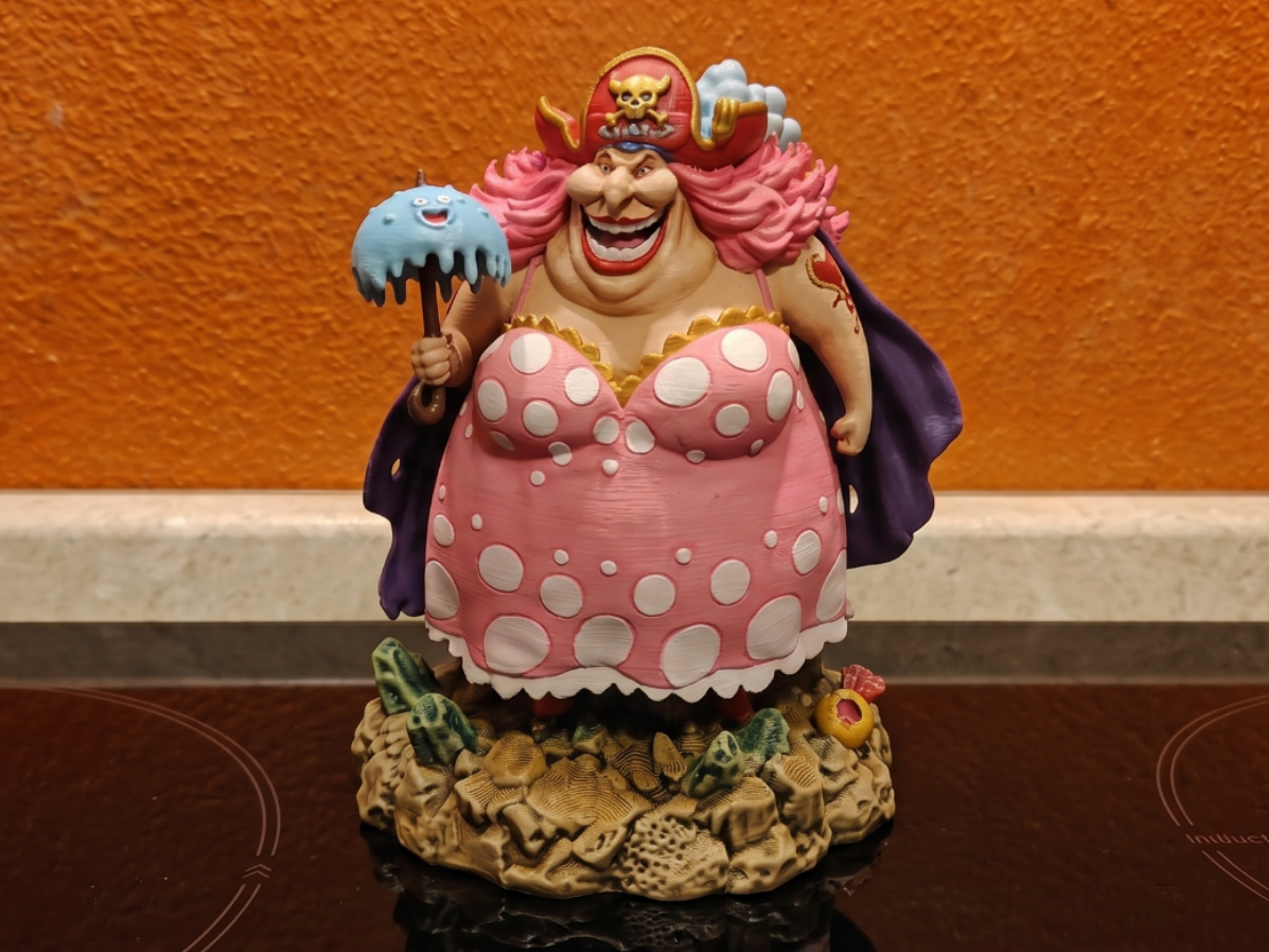 Big Mom Charlotte Linlin Whole Cake Island Statue
