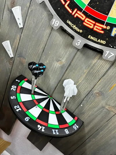 Supporto Per Allenamento Freccette Supporto Per Freccette Da Parete | 2 Pezzi Con 16 Attacchi | In Materiale Acrilico Nero | Per Conservare Freccette In Acciaio O Soft Tip Organizzazione Sala Giochi