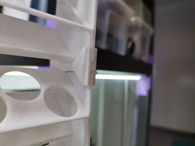 Stacking clip for Modular scale model paint rack