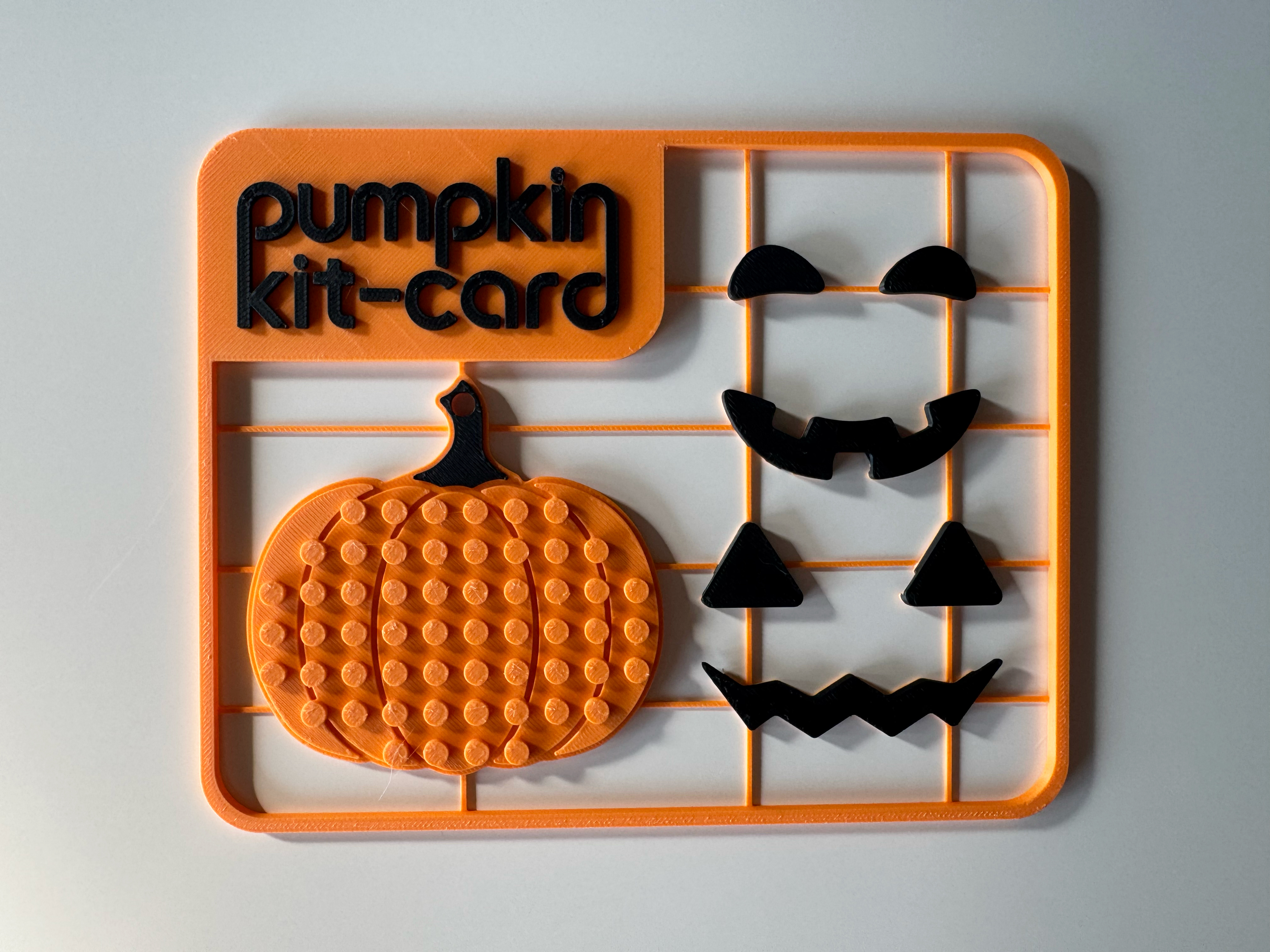 Pumpkin kit card – Halloween compatible bricks - 1