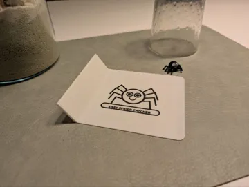 Letrero o emblema decorativo: Easy Spider Catcher | Fast & Safe Humane Bug Trap — vista de referencia 5