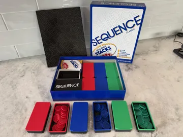 Caja o estuche: Sequence Classic + Stacks Board Game Insert — vista de referencia 3