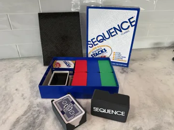 Caja o estuche: Sequence Classic + Stacks Board Game Insert — vista de referencia 4