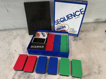 Caja o estuche: Sequence Classic + Stacks Board Game Insert — vista de referencia 5