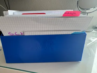 Din A5 Karteikasten mit Glückshormon Formel