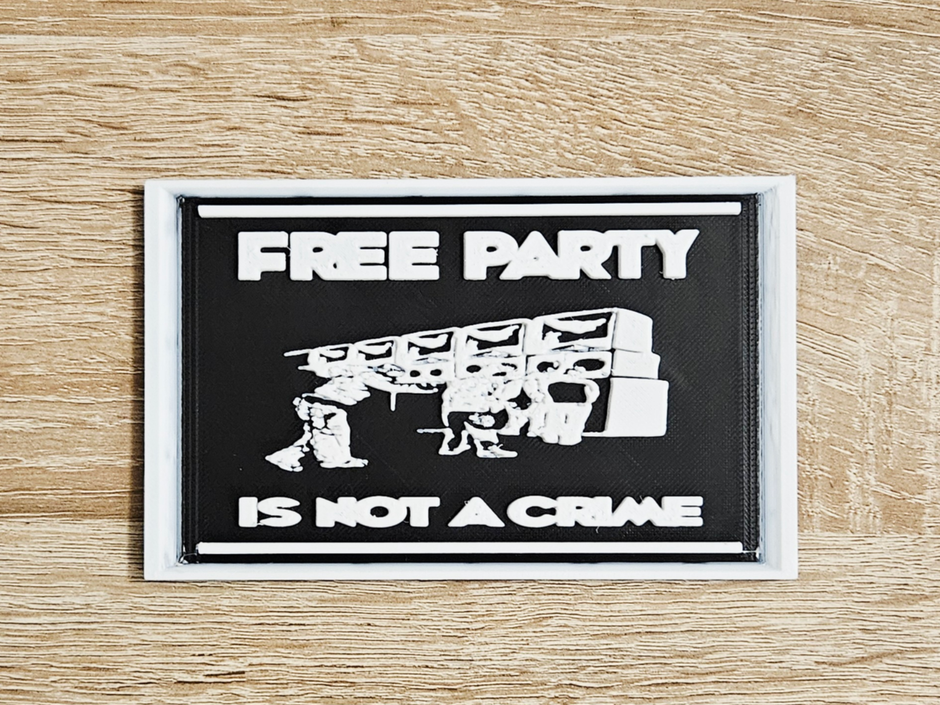 Logo Free Party