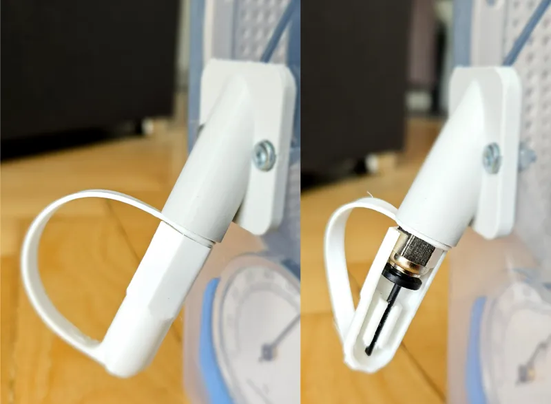 PTFE connector plug with filament holder