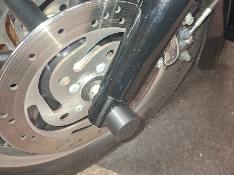 Harley Davidson Vorderachse Kappe Road King