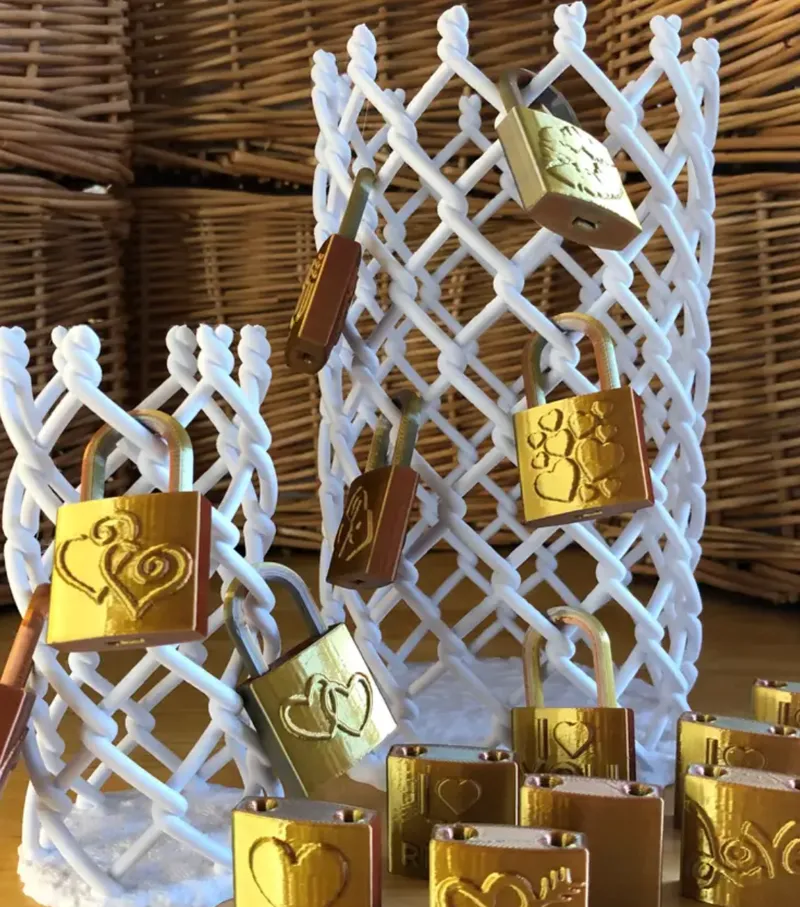 Chain Link Vase with Dozen Love Locks
