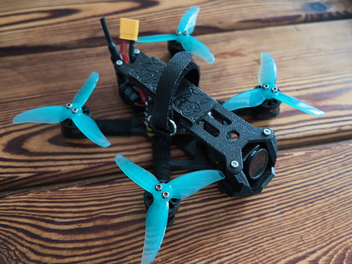 Bob25 FPV 4S Drohne