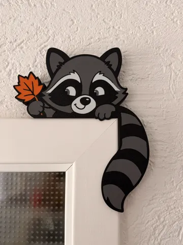 Modelo para impresión 3D: Niedlicher Waschbär mit Herbstblatt — vista de referencia 2
