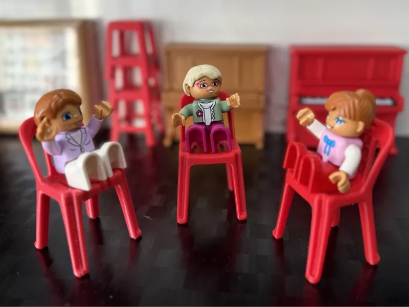 SG MY Duplo Legendary Red Plastic Chair Toy