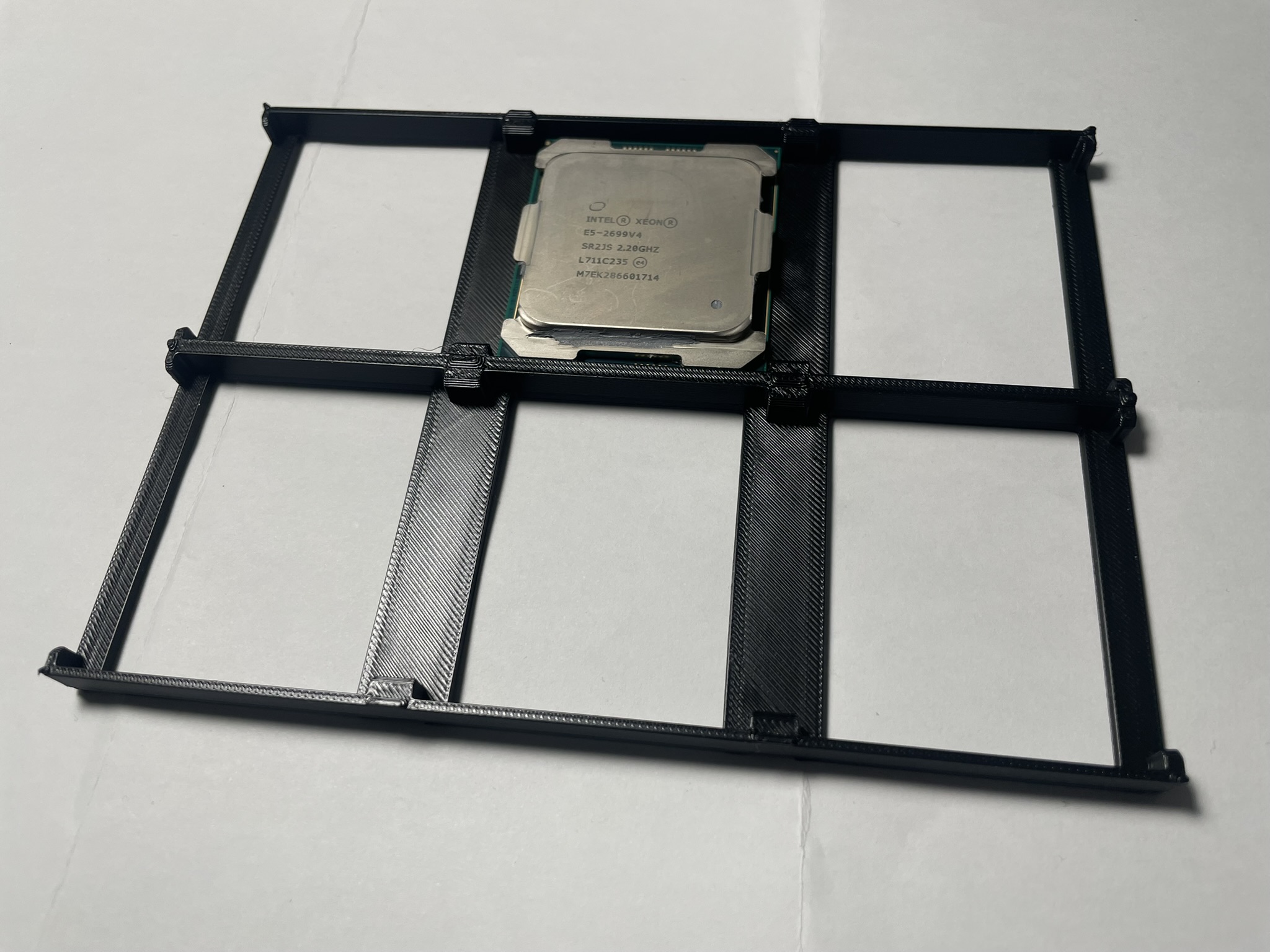 Miniatura 2 do modelo 3D CPU Tray for LGA-2011