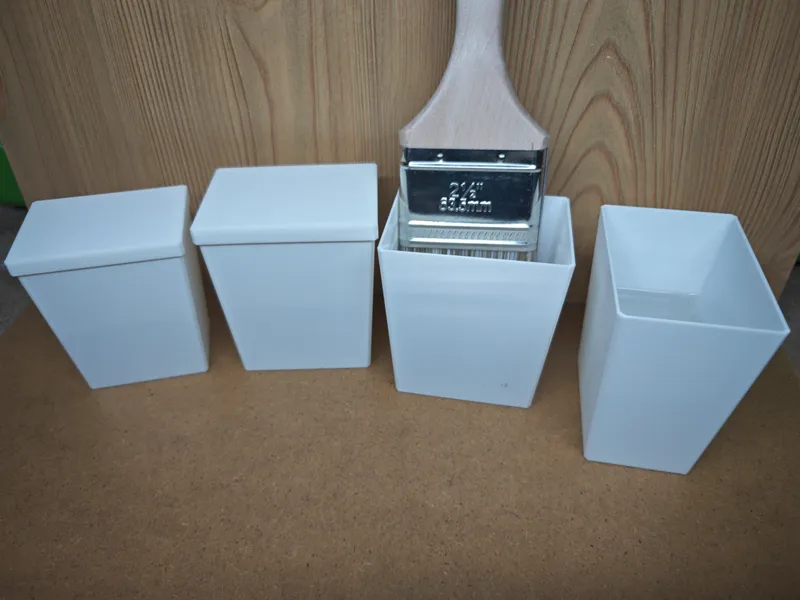 Stackable paintbrush clean/rinse container w lid