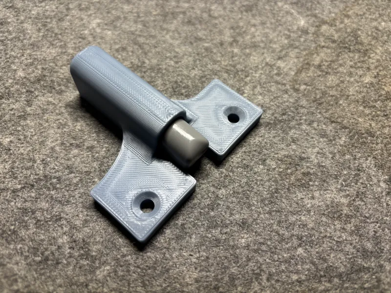 Bracket for a door damper for cabinets