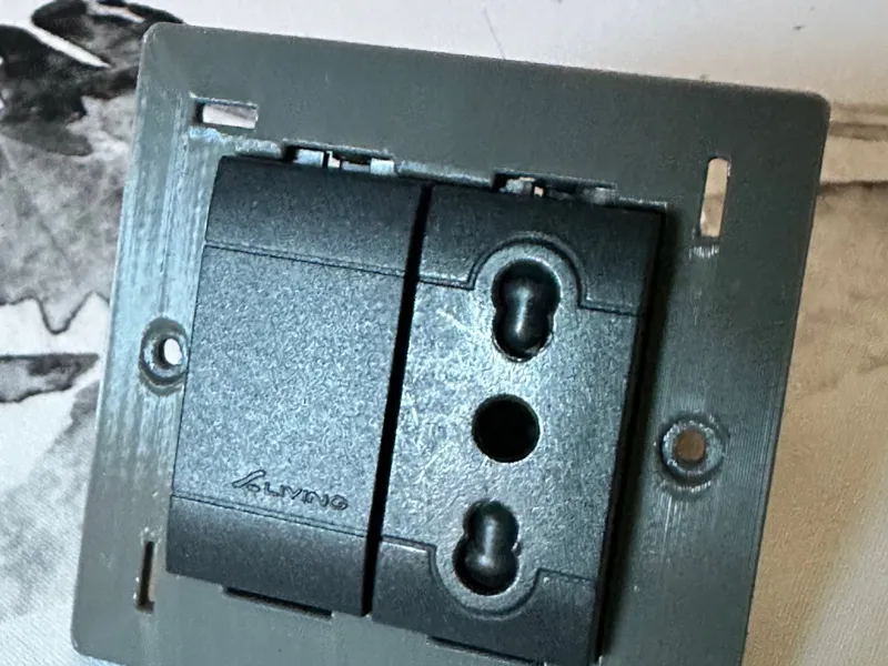 Frame telaio a due posti porta frutti biticino