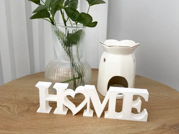 Lettres décoratives HOME avec cœur