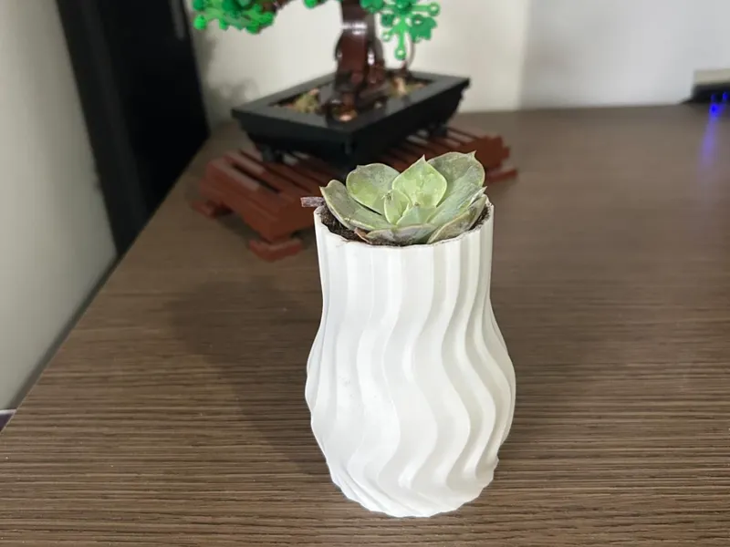 Swirl vase