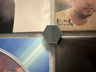 Hexagon Twist Lock Vinyl Wall Mount