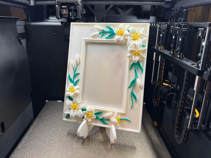 Lily Relief Photo Frame – Multicolor 10x15cm