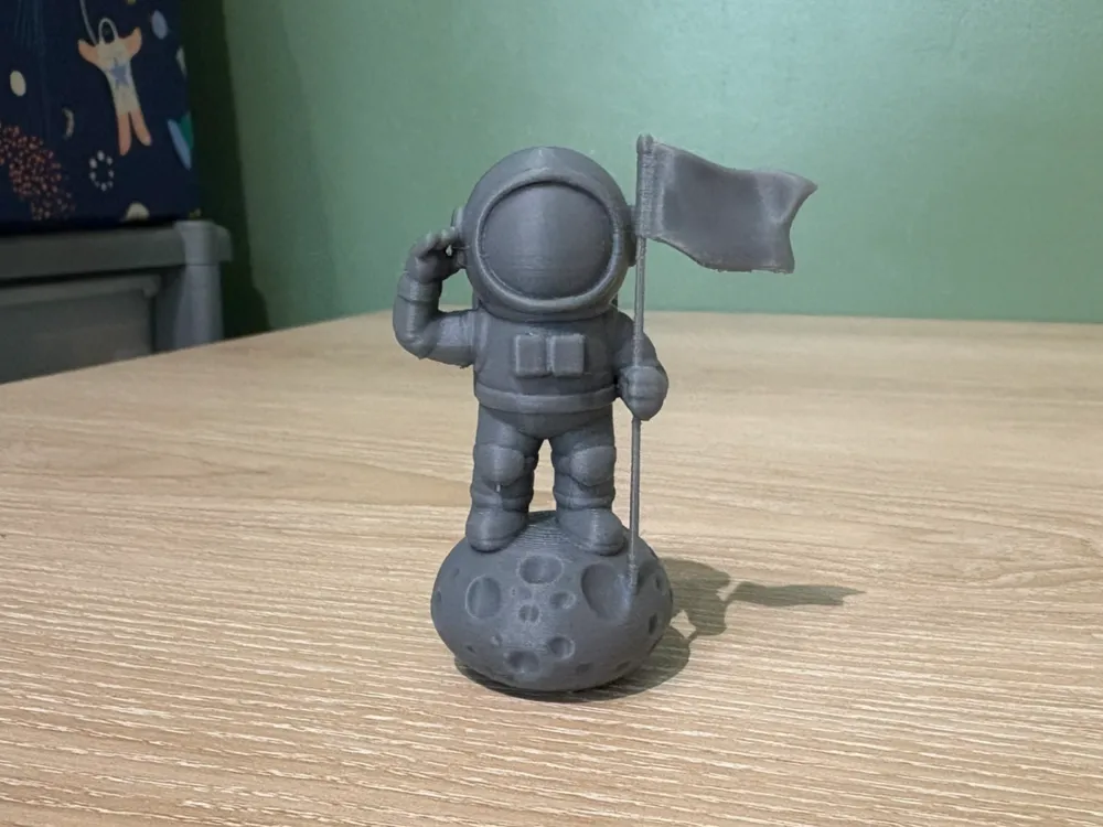 Small Spacemen Mini Spaceman on rock with flag by Badboyturnz MakerWorld: Download ...