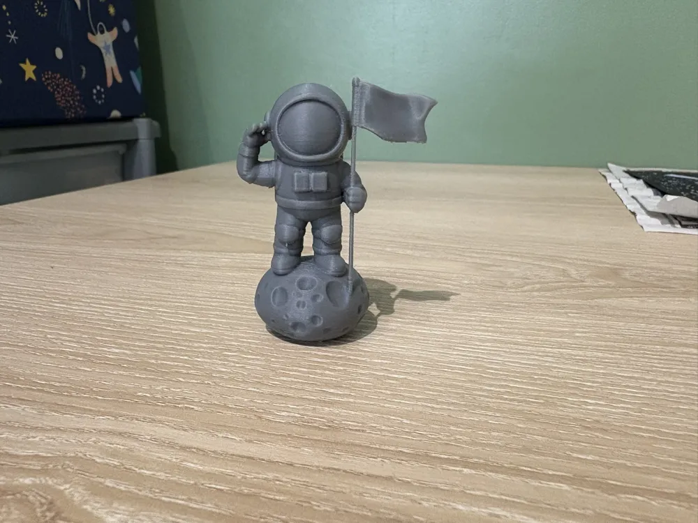 Small Spacemen Mini Spaceman on rock with flag by Badboyturnz MakerWorld: Download ...