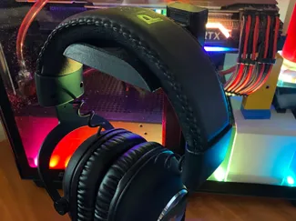 Supporto cuffie con vassoio porta oggetti 