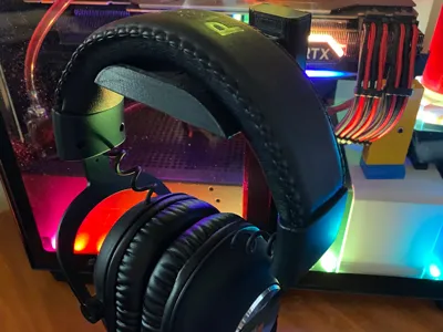 Supporto cuffie con vassoio porta oggetti 