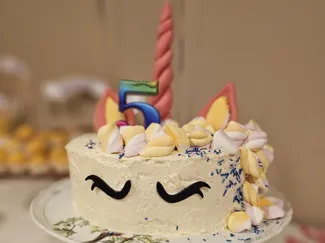 Unicorn eyelashes for cake