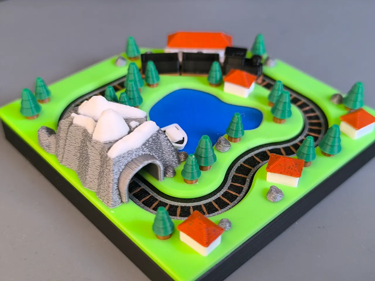 Mini Train - Functional Diorama view 3