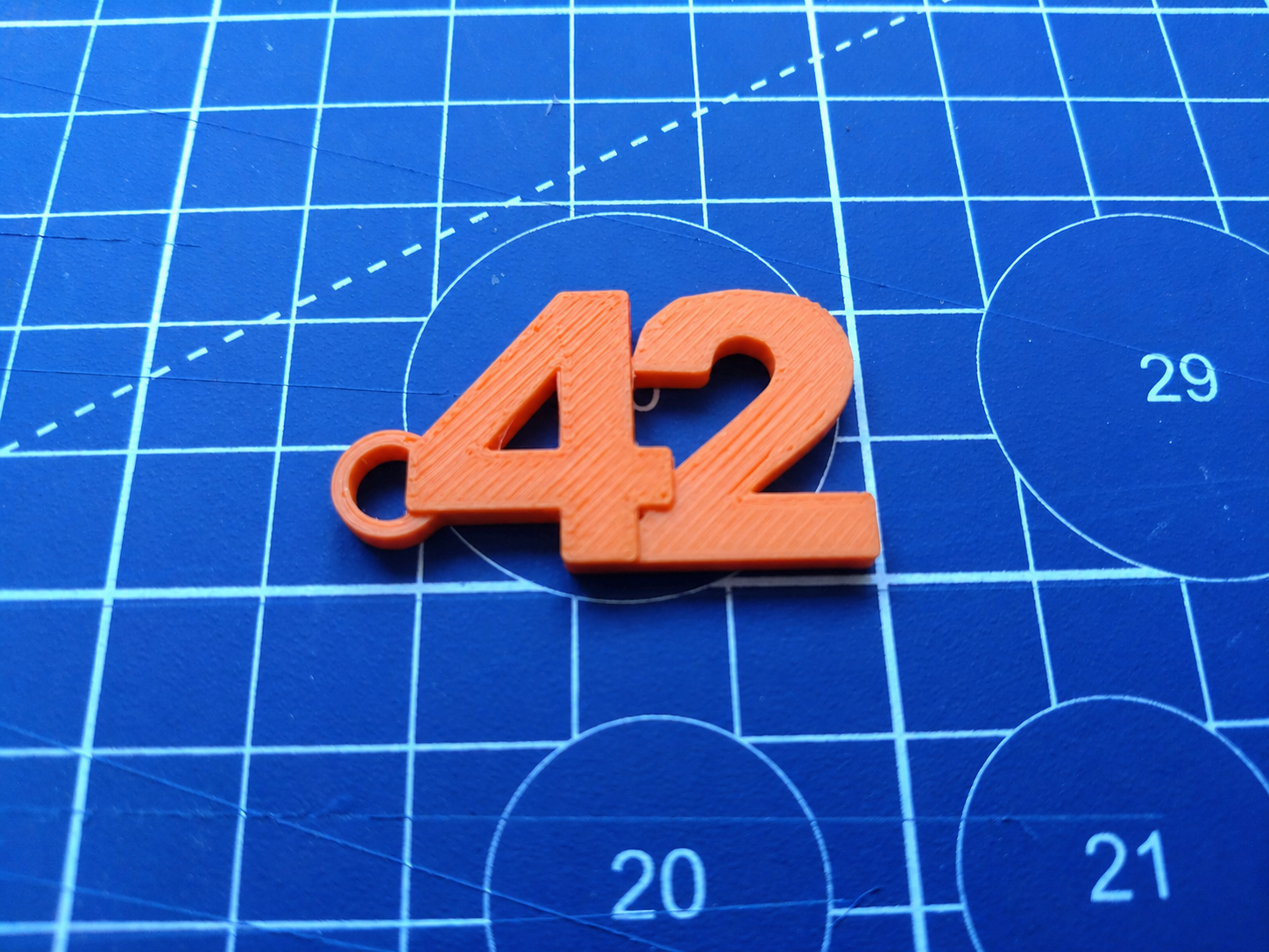 Miniatura 1 do modelo 3D 42 – The Ultimate Answer Keychain