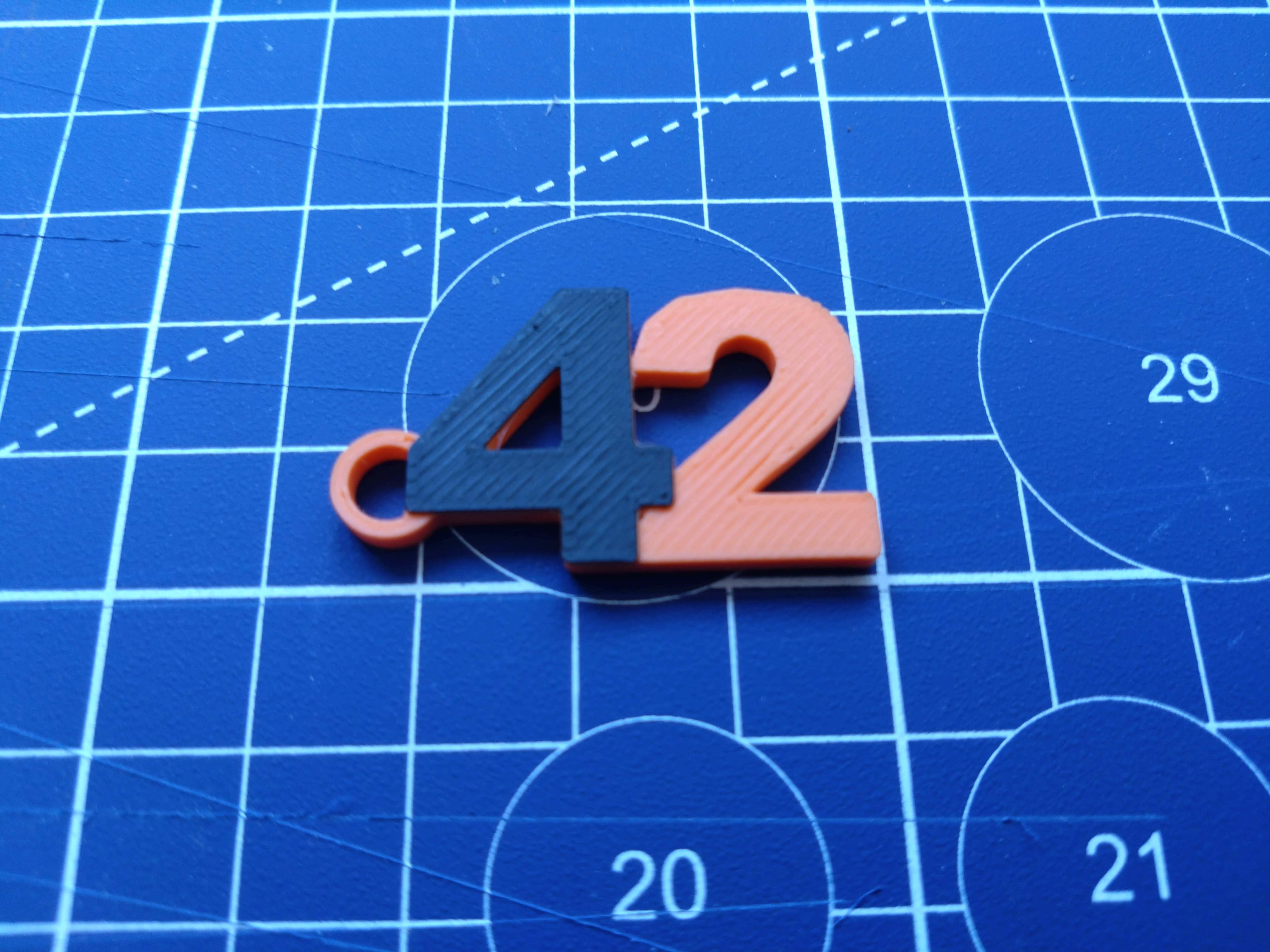 Miniatura 2 do modelo 3D 42 – The Ultimate Answer Keychain