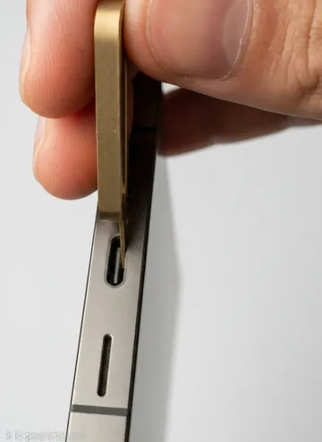 Accesorio de taller: Phone Charging Port Cleaner - less then 1g — vista de referencia 3