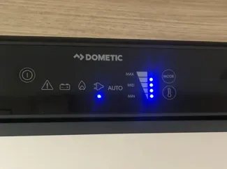 Cache pour tableau de commande frigo Dometic