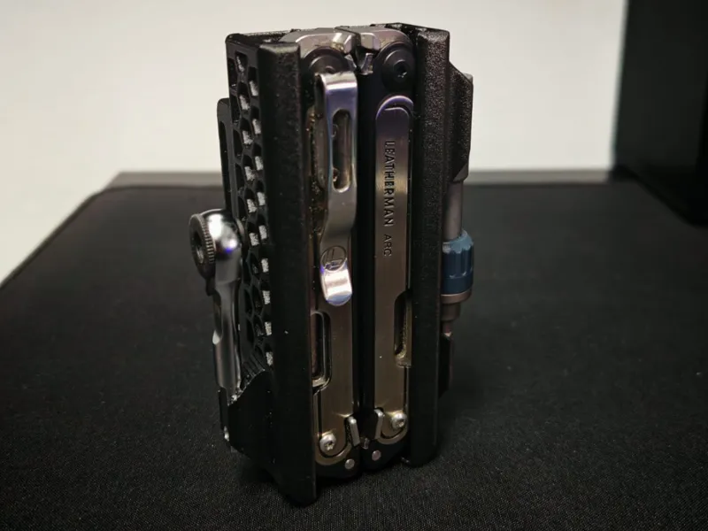 Leatherman ARC holster w/belt clip and 711L holder