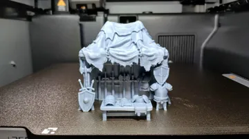 Escenografía en miniatura: Armor and weapons market stall (for tabletop RPGs) — vista de referencia 2