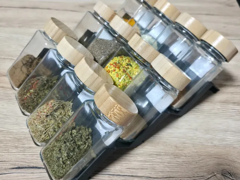 Inclined spice organiser