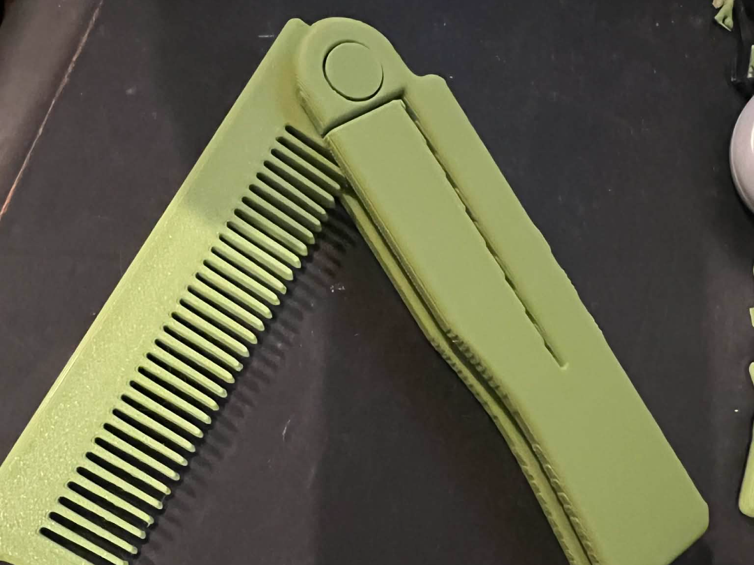 Folding comb